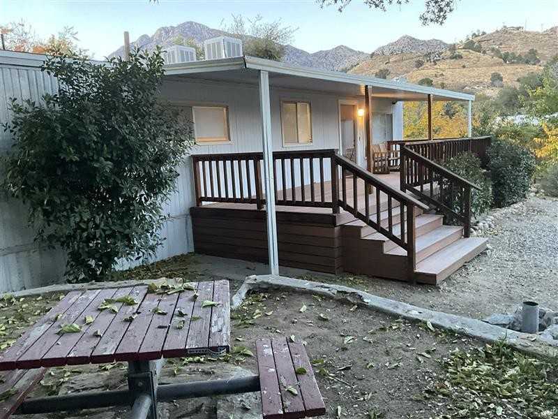 112 Rockhaven Rd - Photo 3 of 21