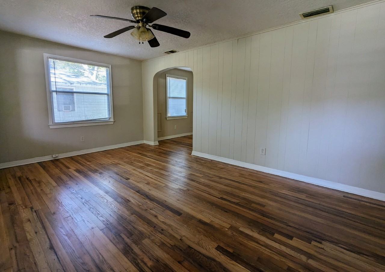 3243 Sunnybrook Ave N - Photo 4 of 17