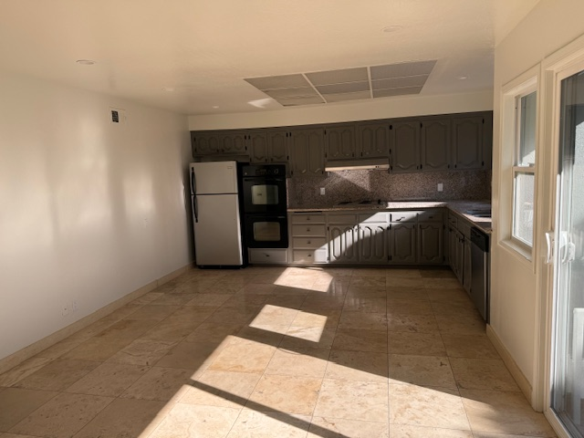 1098 Sanderling St - Photo 2 of 14