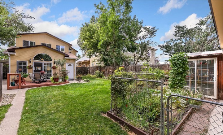 528 Stover St #B - Photo 2 of 14