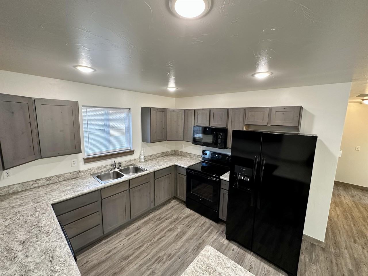 59 Dunbar Ave #4 - Photo 4 of 17