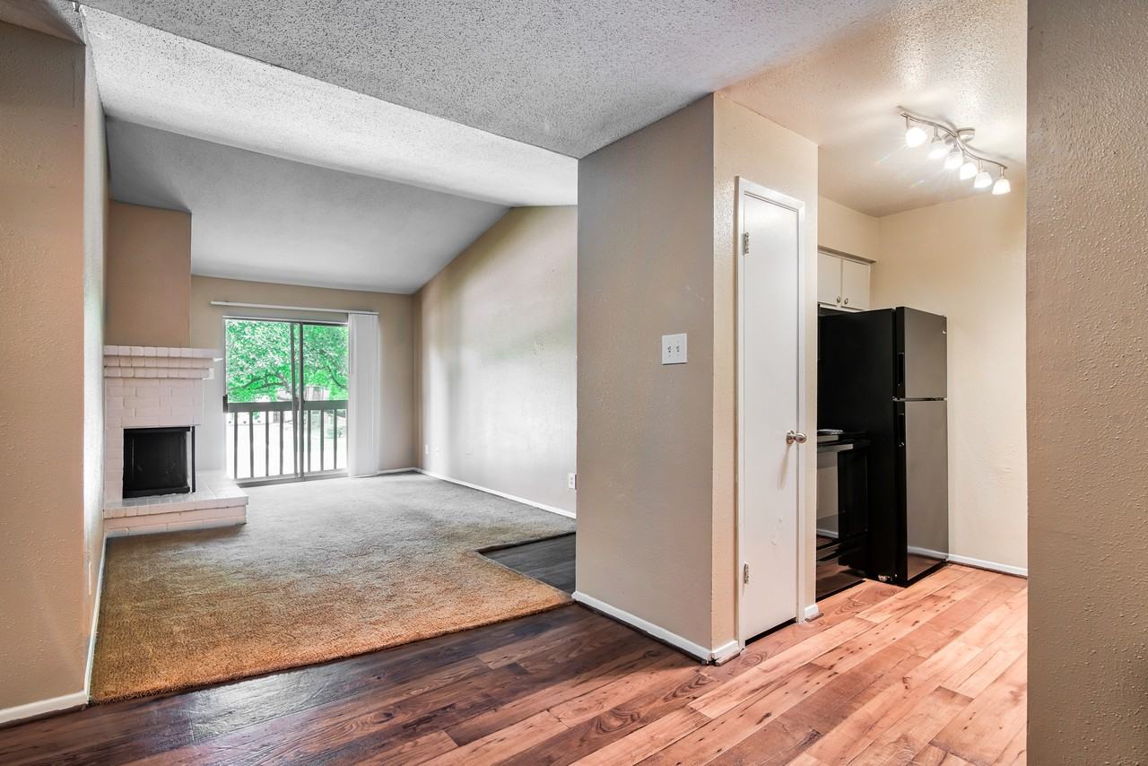 Applewood Village Apartments - Photo 4 of 23