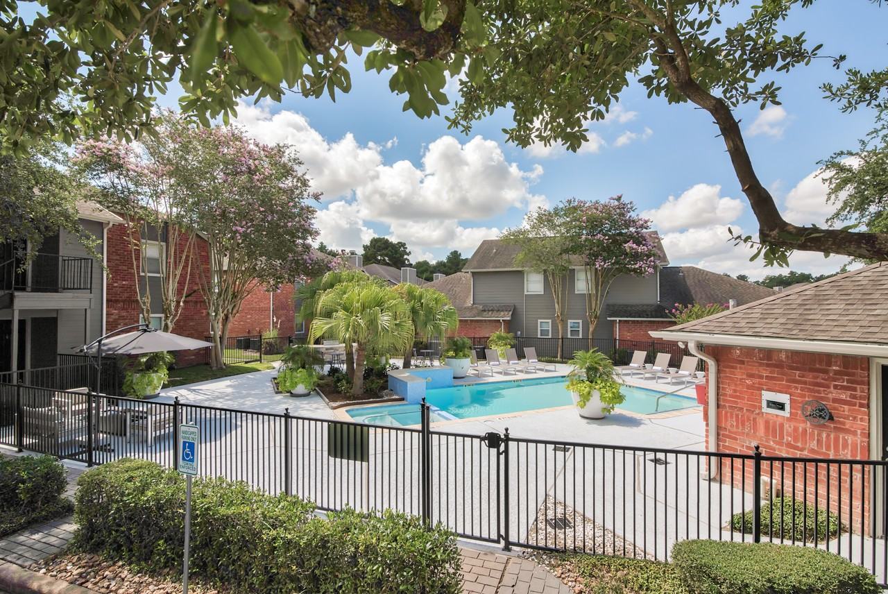 The Farrington Apartments - Photo 5 of 25