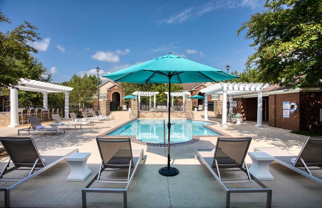 Huntley Apartments - Photo 4 of 27