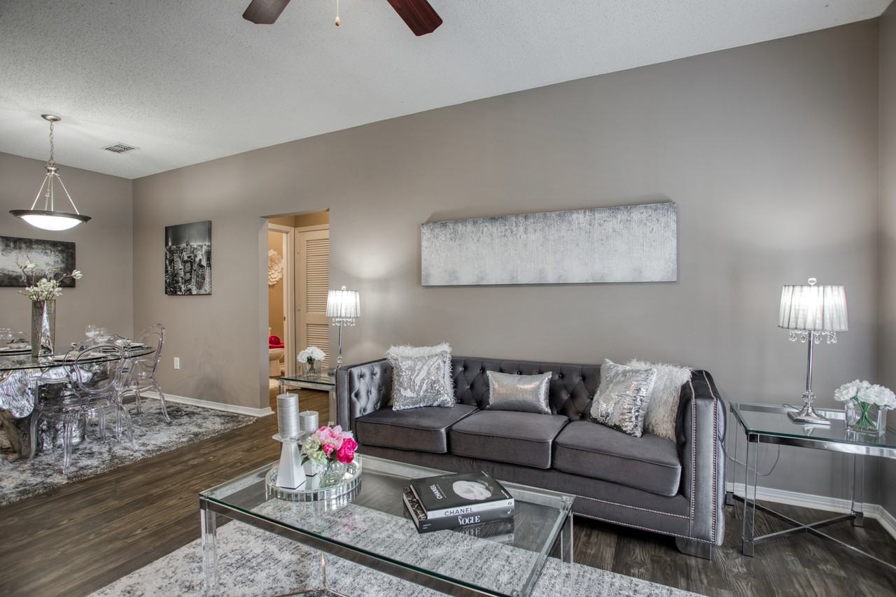 Huntley Apartments - Photo 7 of 27