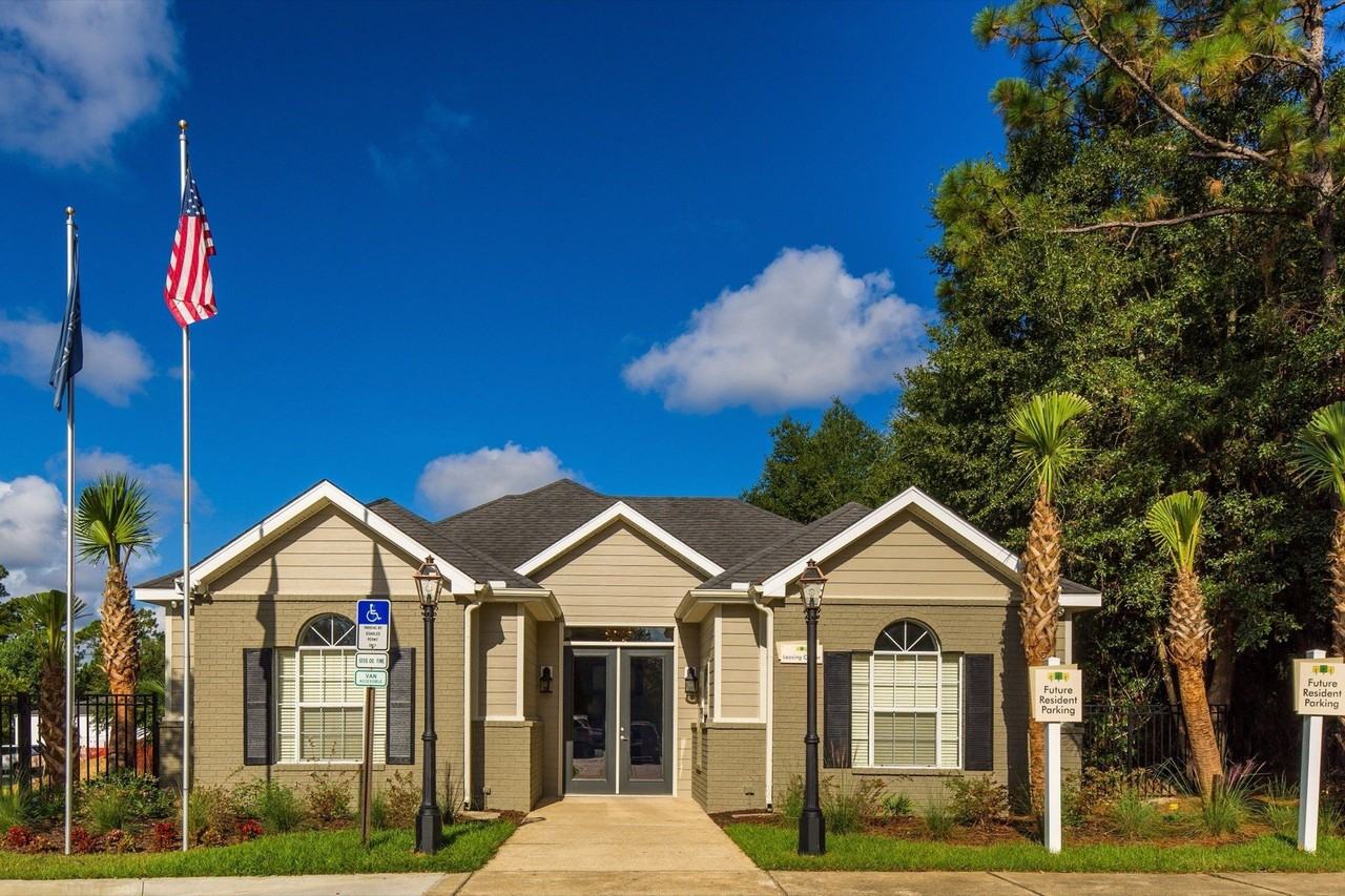 Park on the Square - Photo 5 of 22