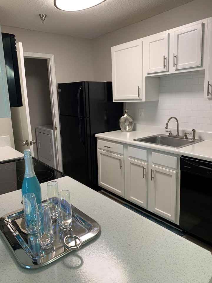 Park on the Square - Photo 5 of 40