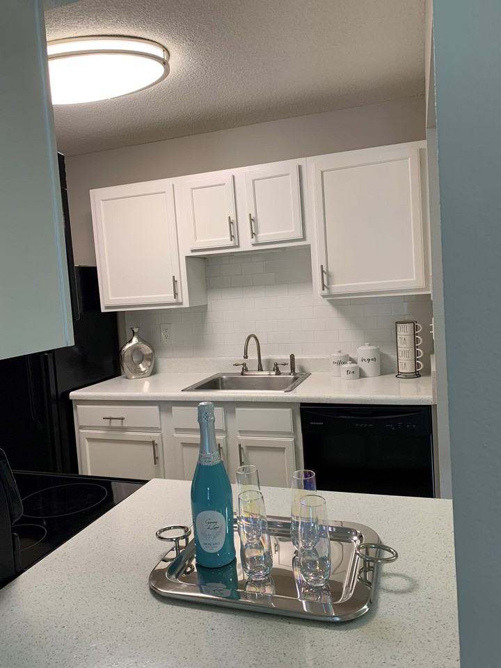 Park on the Square - Photo 6 of 40