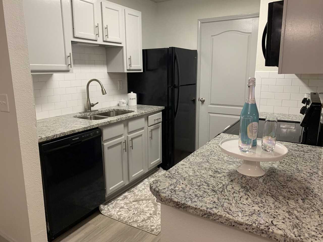 Park on the Square - Photo 7 of 40