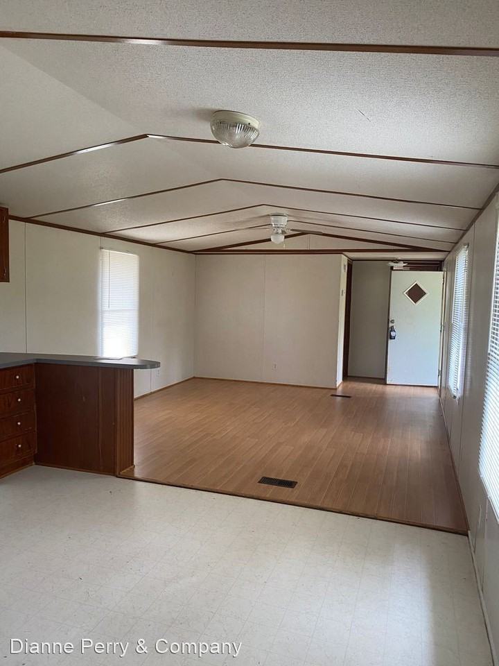 121 Sidney Ln - Photo 3 of 18