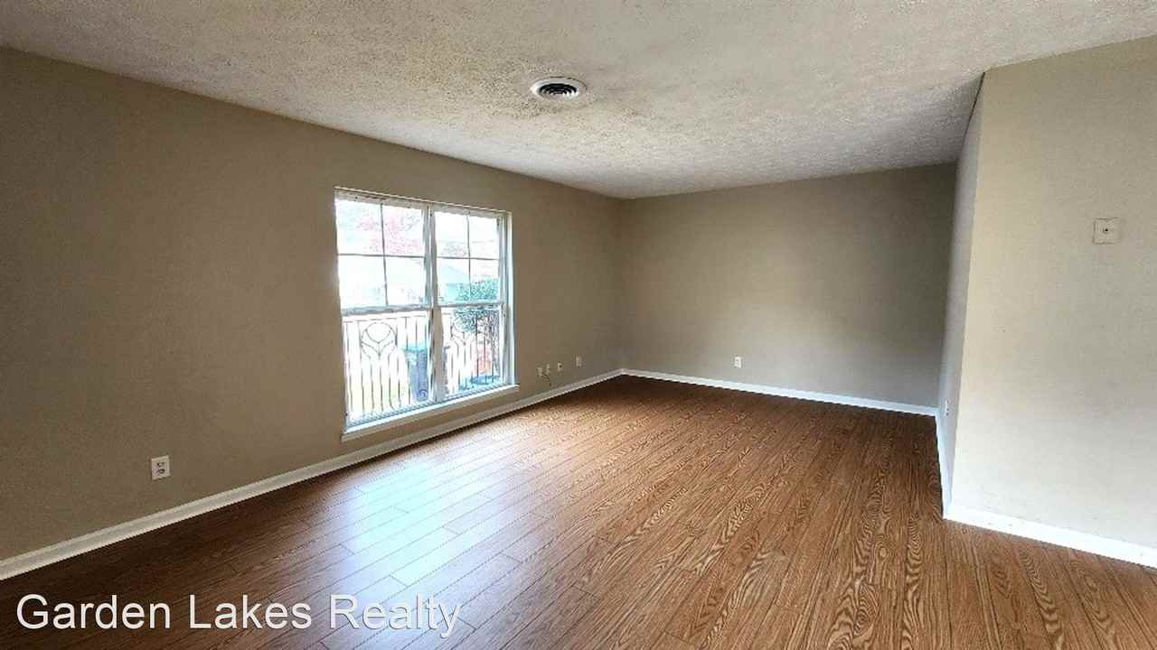 Garden Court N & S - Photo 2 of 8