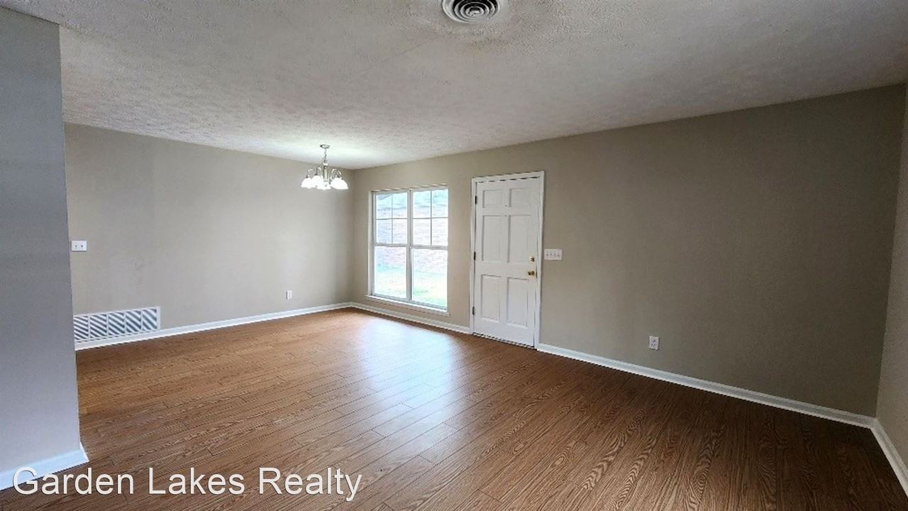 Garden Court N & S - Photo 3 of 8