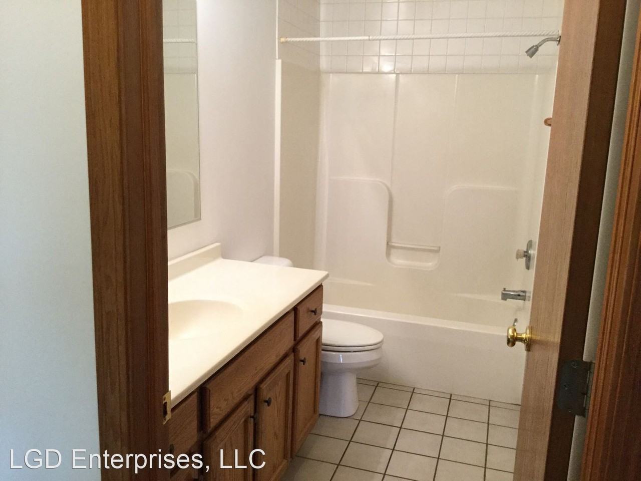 Creston Townhomes - Photo 3 of 11