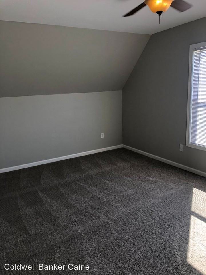 108 Aisha St - Photo 2 of 20