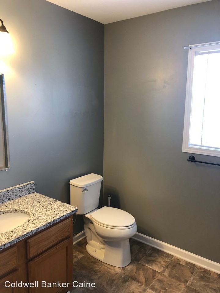 108 Aisha St - Photo 3 of 20