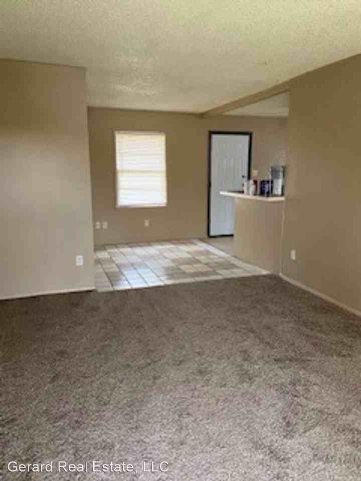 3218 Post Oak Rd - Photo 3 of 18