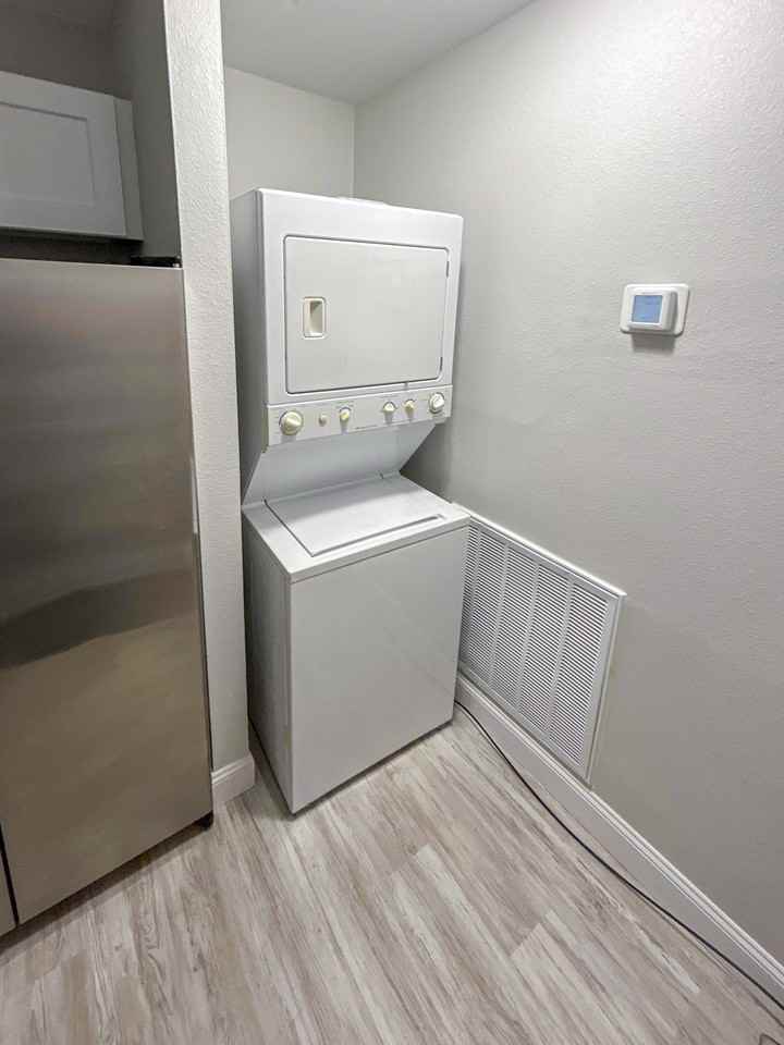 Liston Ct - Photo 7 of 13