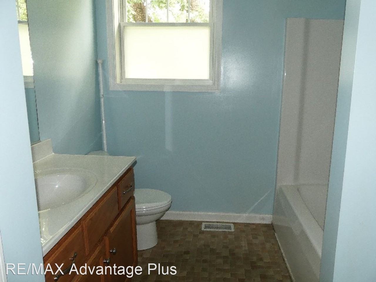 607 E 2nd St - Photo 2 of 21