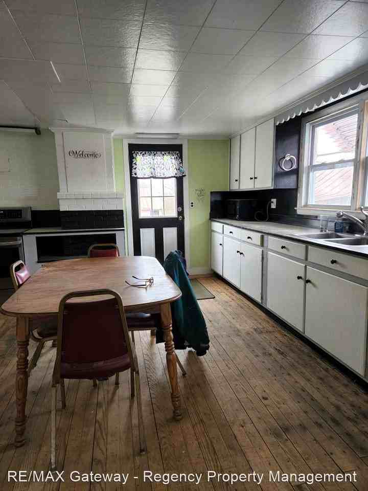 Convenient Partly-Furnished Apartment - Photo 3 of 24