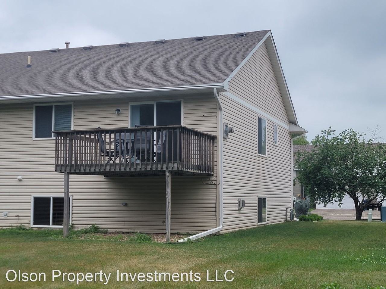 474 Meadow Ln - Photo 3 of 10