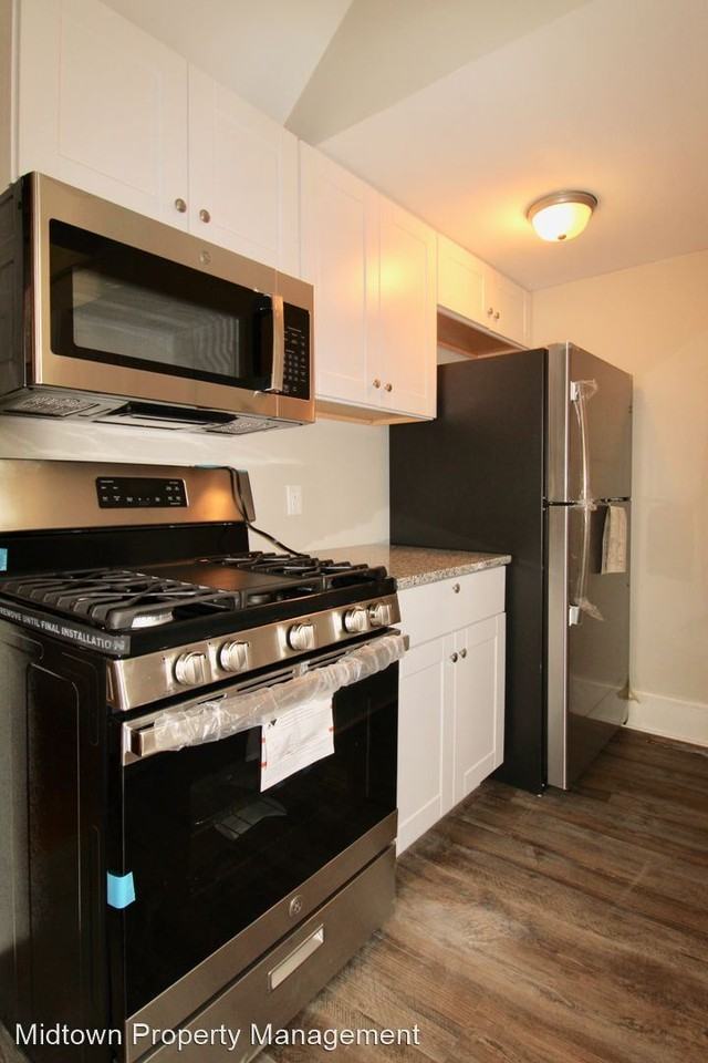 1616 Green St - Photo 2 of 13