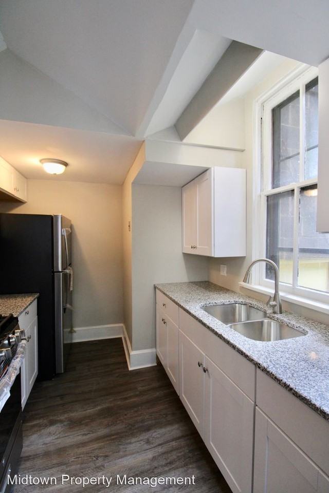 1616 Green St - Photo 3 of 13