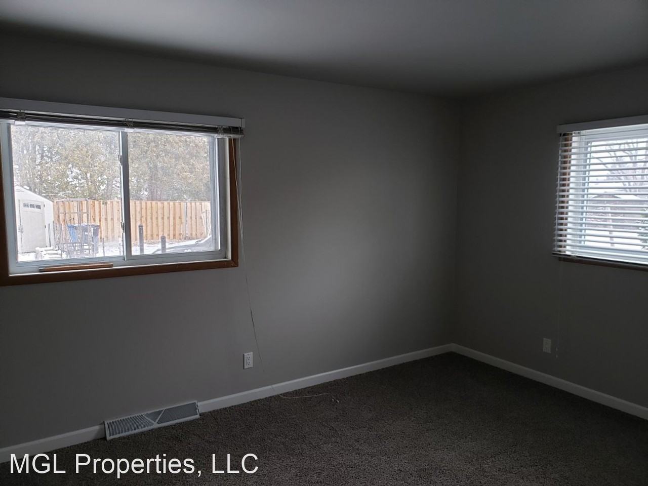 5402 S Ridge Way - Photo 3 of 6