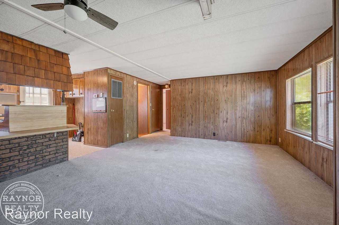 112 Loy Dr - Photo 3 of 16