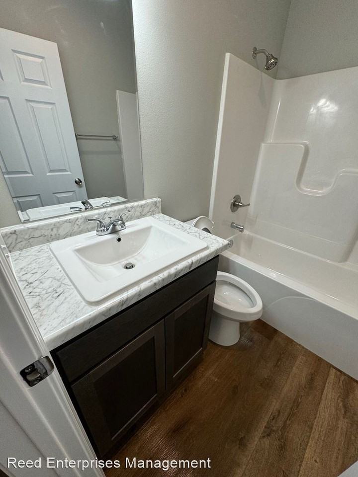 138 Bluegrass St - Photo 2 of 29