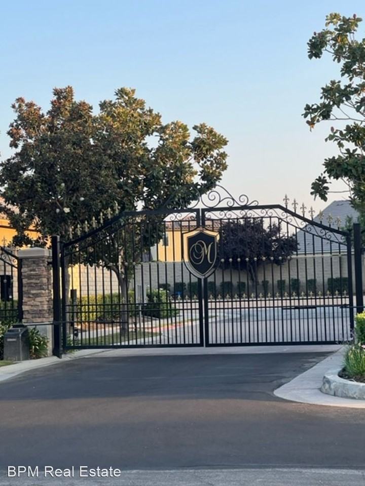 10316 Titanium St - Photo 2 of 14