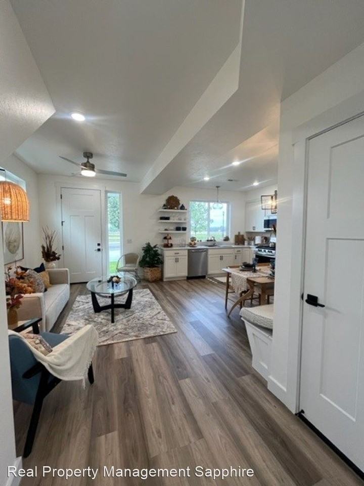 235 Fairgrounds Rd - Photo 3 of 13