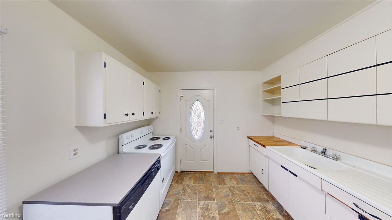 216 Hill St - Photo 2 of 7