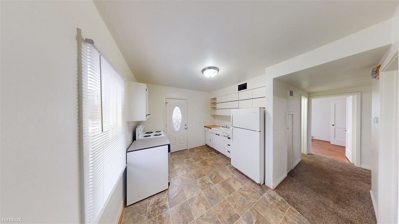 216 Hill St - Photo 3 of 7