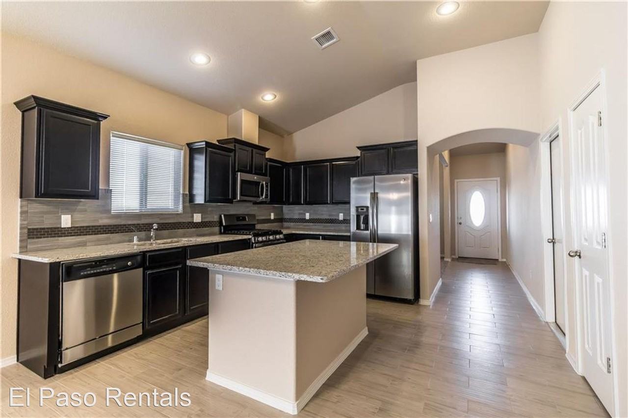 1033 Airship Pl - Photo 2 of 9