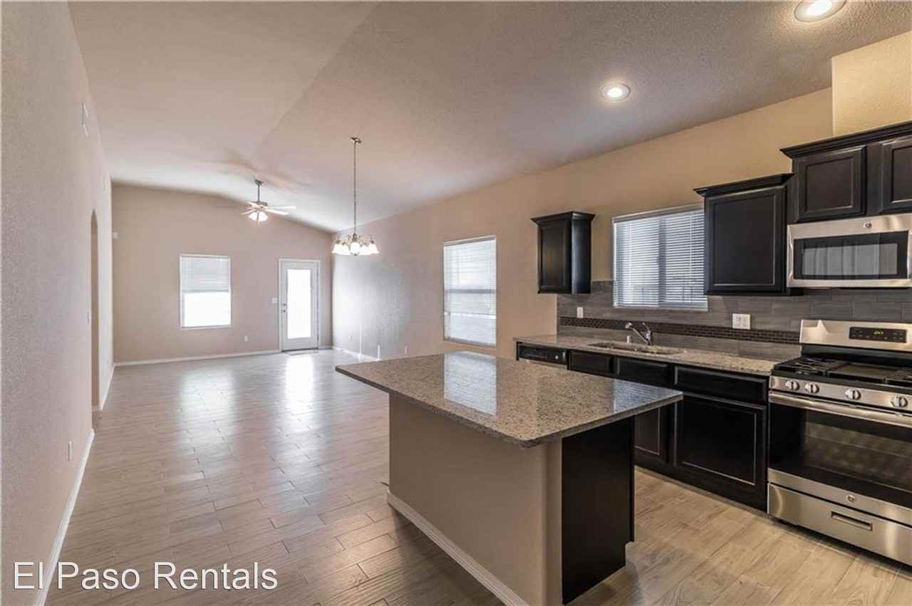 1033 Airship Pl - Photo 3 of 9
