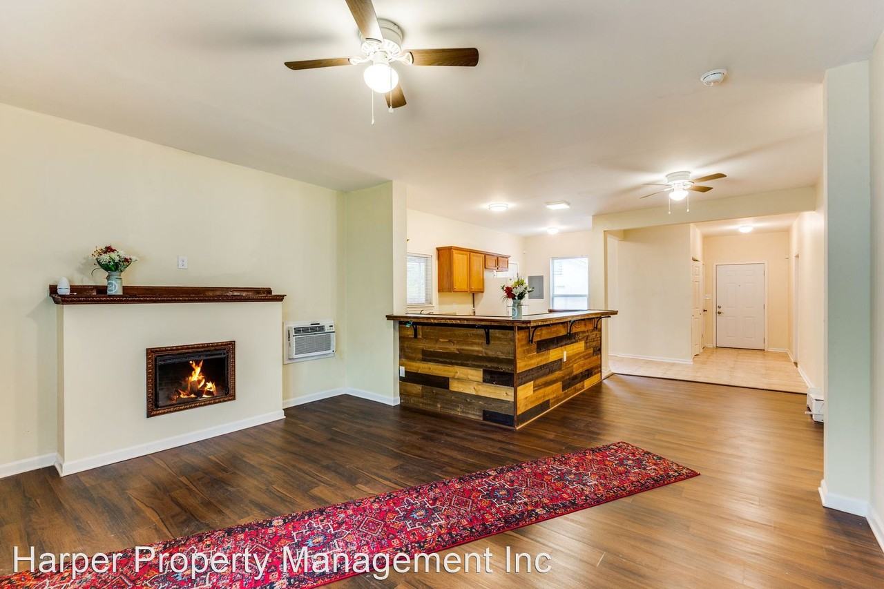 1821 Santa Monica St - Photo 3 of 12
