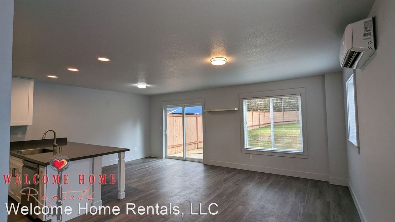 116 & 118 Oak St. - Photo 3 of 27