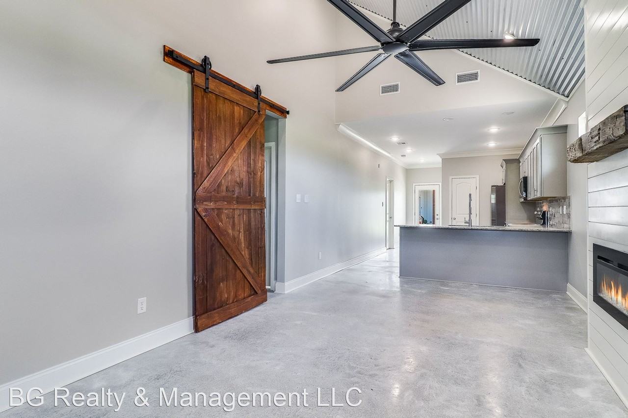 102 V F W Rd - Photo 2 of 13