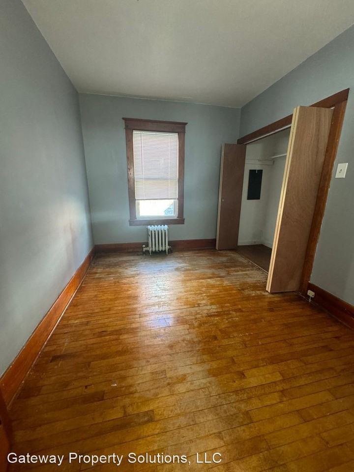 38 CRANE ST. AMSTERDAM, NY 12010 DJ & KA ENTERPRISES LLC - Photo 2 of 8