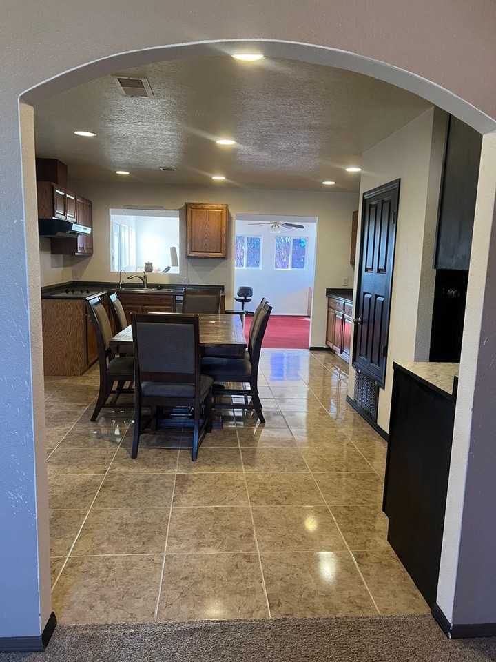 404 S 20th St - Photo 3 of 15