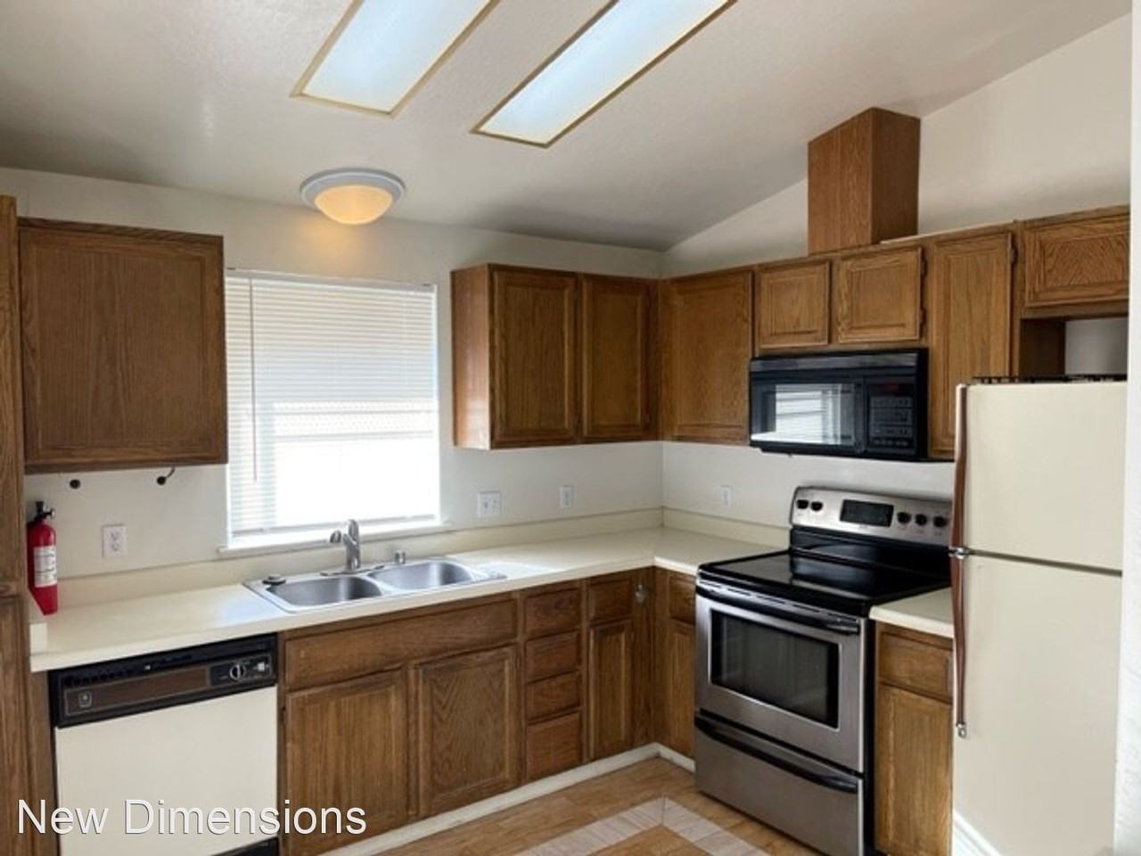 1254 Ambassador Dr - Photo 3 of 29