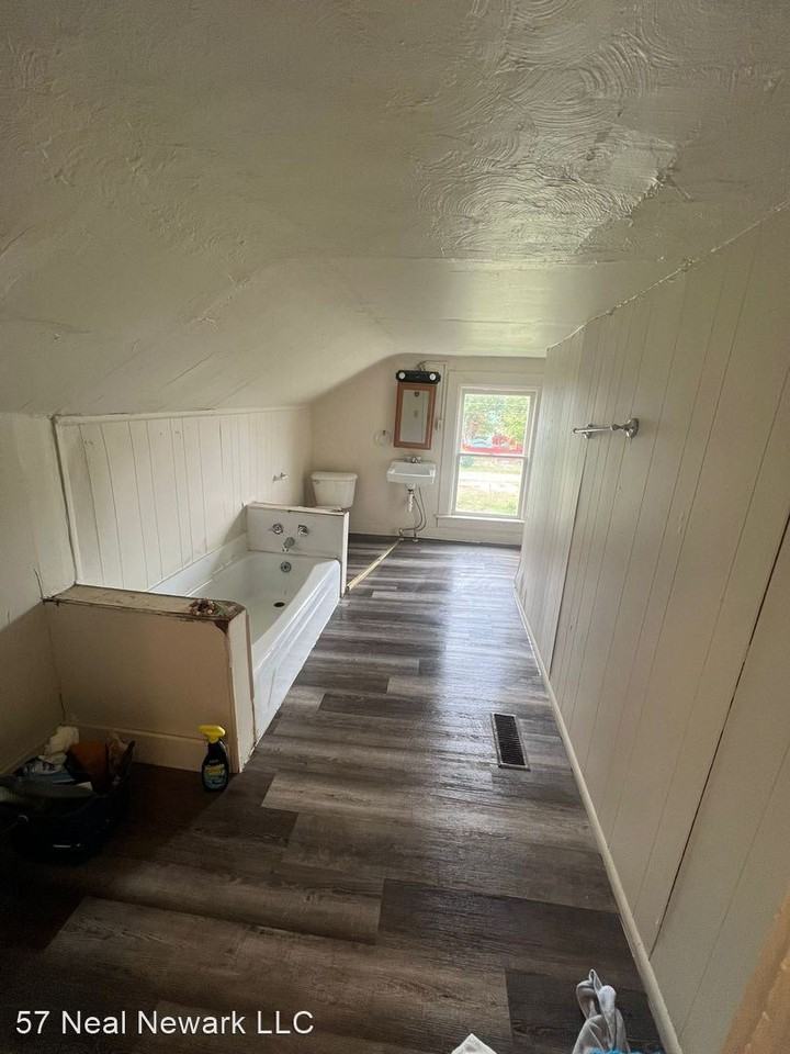 1023 Moxahala Ave - Photo 3 of 7