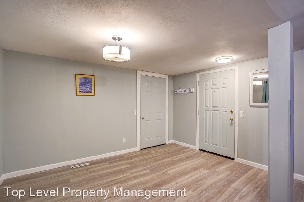 171 N Bird St - Photo 3 of 32