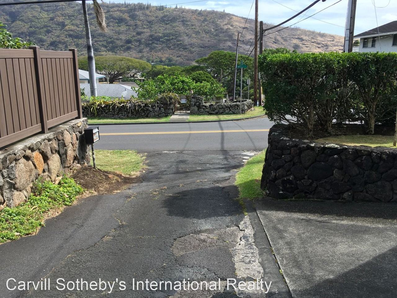 2766 Manoa Rd - Photo 3 of 10