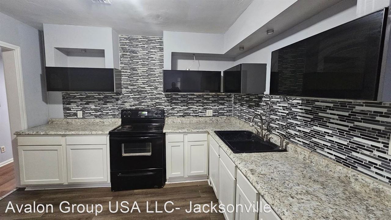 1248 W 28th St - Photo 3 of 15