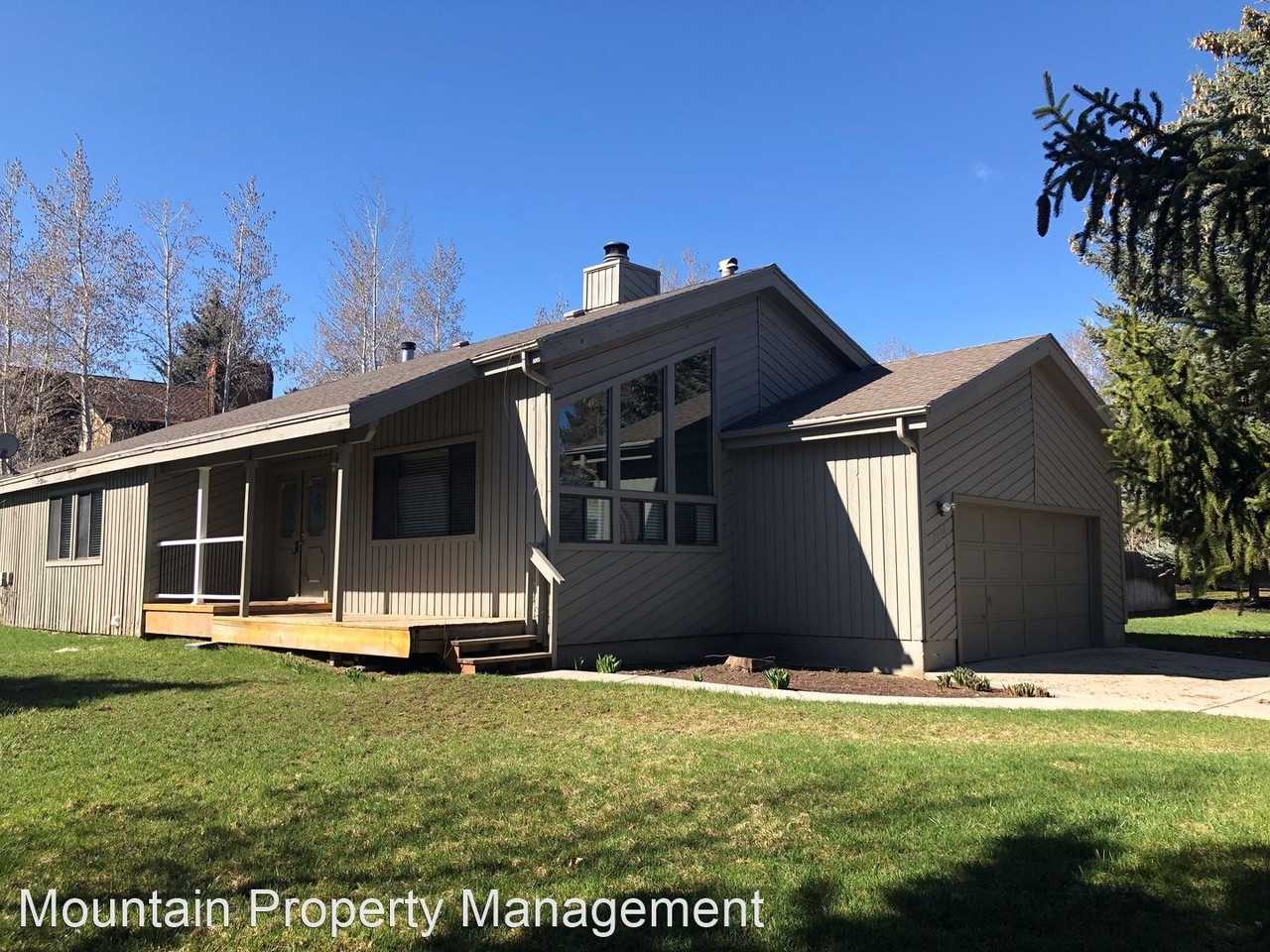 1473 Meadows Connection - Photo 2 of 29