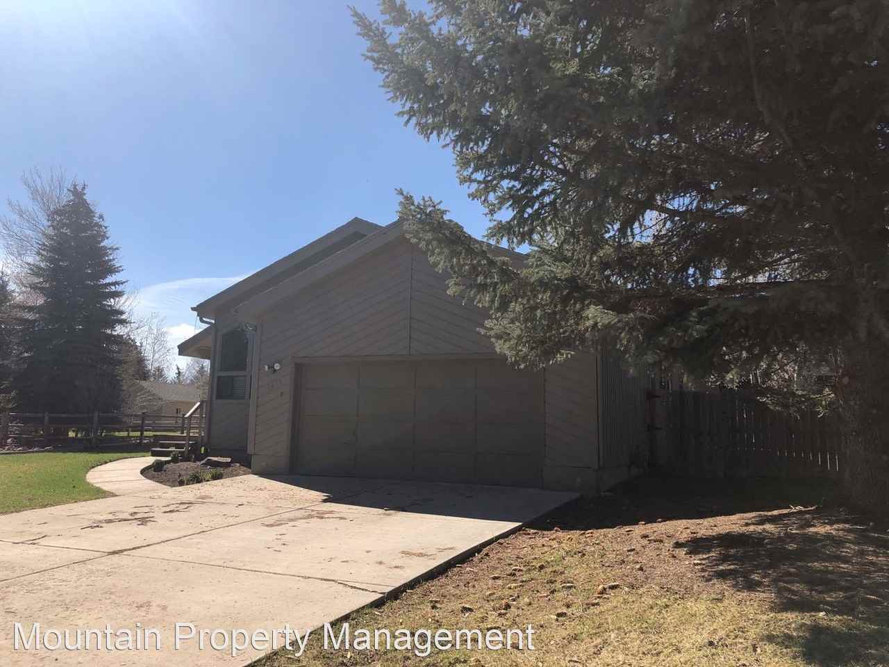 1473 Meadows Connection - Photo 3 of 29