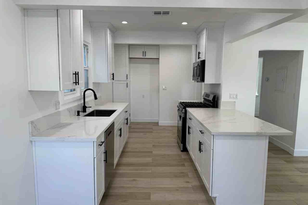 415 S Verdugo Rd - Photo 2 of 11