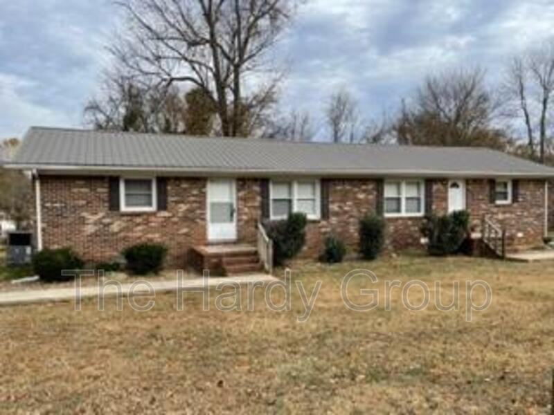 105 7th Ave S - Photo 2 of 9