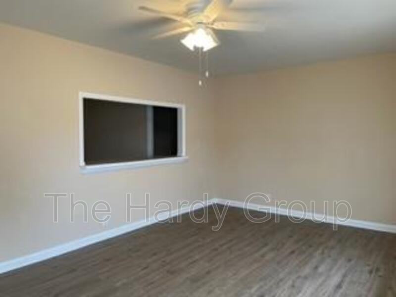 105 7th Ave S - Photo 3 of 9